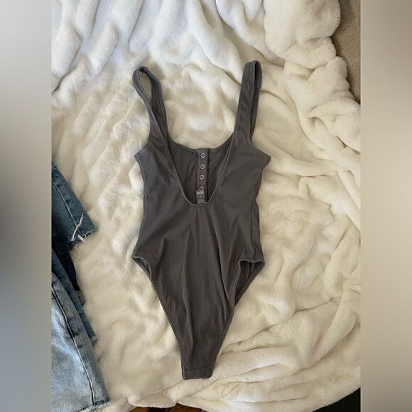 Bundle of 5 shorts 3 tops Women’s - Picture 15 of 16